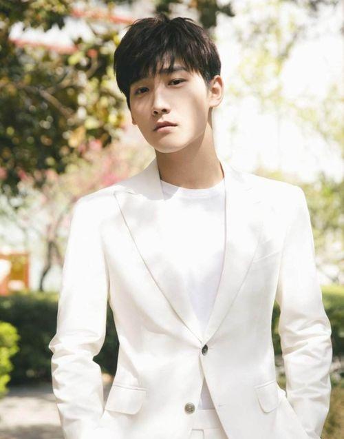 吃瓜爆料邢昭林鹿晗,娱乐圈的甜蜜与争议